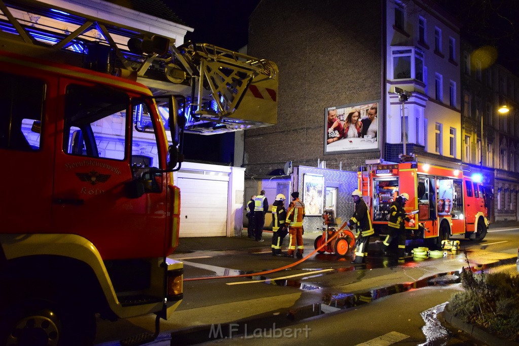 Feuer Hinterhof Garagen Koeln Hoehenberg Olpenerstr P157.JPG - Miklos Laubert